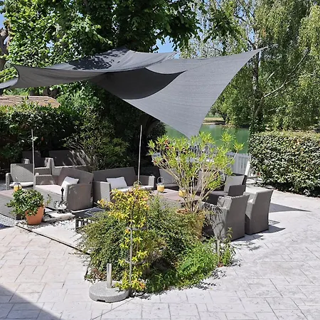 Hotel Logis - & Restaurant Le Gonfalon Germigny-l'Eveque