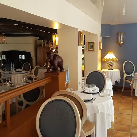 Logis - & Restaurant Le Gonfalon 酒店