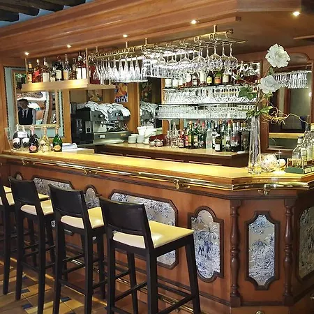 Logis - & Restaurant Le Gonfalon