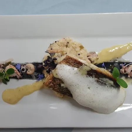 Logis - & Restaurant Le Gonfalon 3*