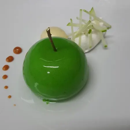 Logis - & Restaurant Le Gonfalon Germigny-l'Eveque