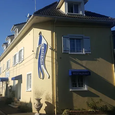 Logis - & Restaurant Le Gonfalon Hotel