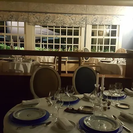 Logis - & Restaurant Le Gonfalon 3* Germigny-l'Eveque