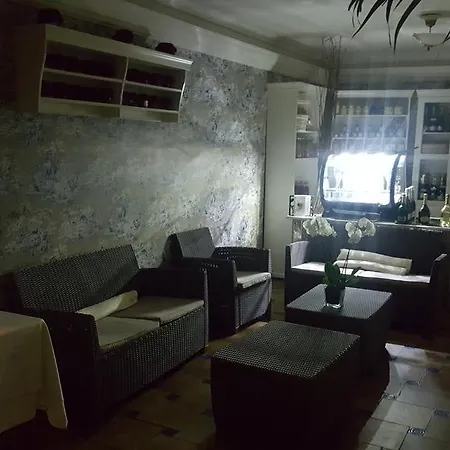 Hotel Logis - & Restaurant Le Gonfalon 3*