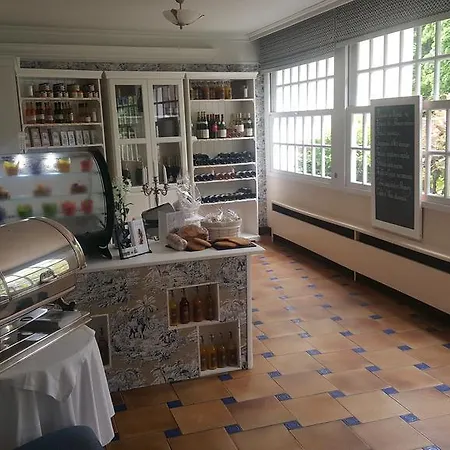 Hotel Logis - & Restaurant Le Gonfalon Germigny-l'Eveque