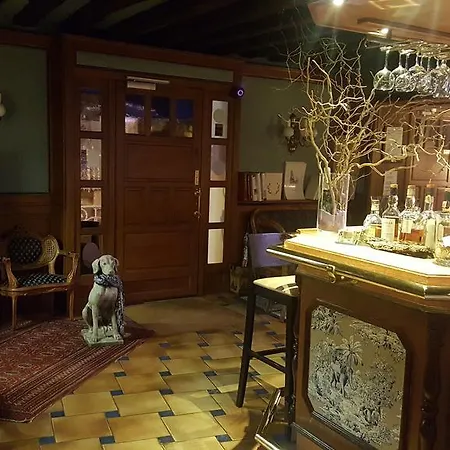 Hotel Logis - & Restaurant Le Gonfalon 3*