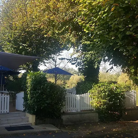 Logis - & Restaurant Le Gonfalon Hotel Germigny-l'Eveque
