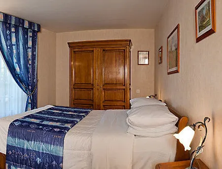 Logis - & Restaurant Le Gonfalon فندق 3*