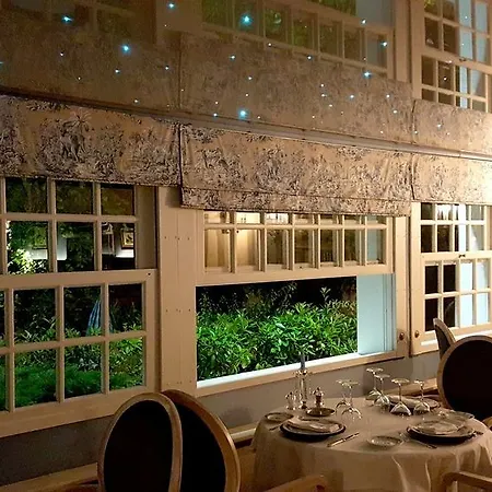 Logis - & Restaurant Le Gonfalon Hotel Germigny-l'Eveque