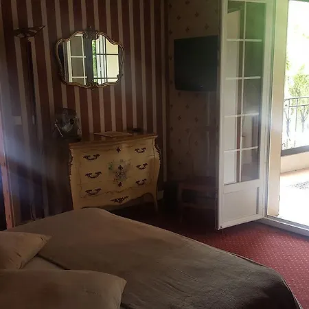 Hotel Logis - & Restaurant Le Gonfalon 3*